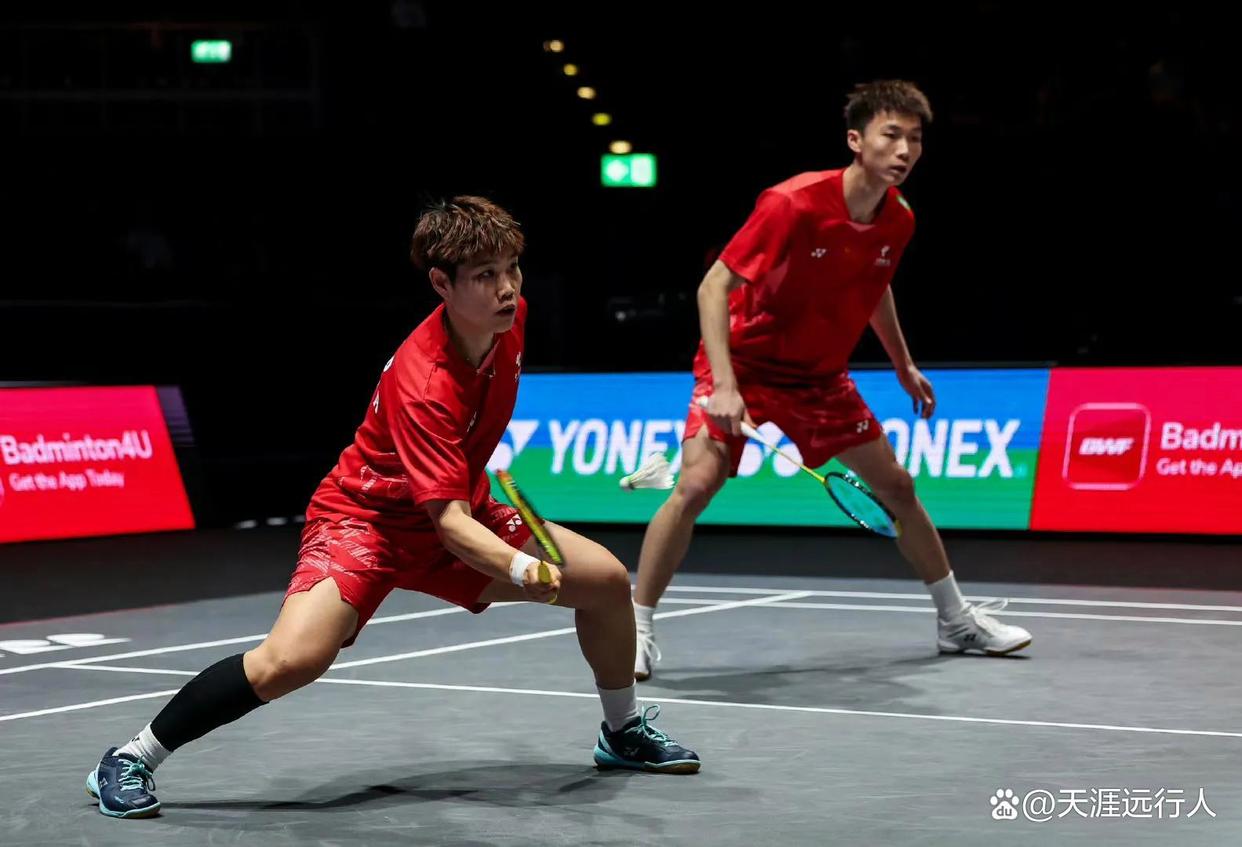 包含瑞士球队力克对手，晋级四强的词条