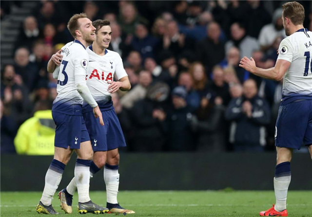 包含摩尔多瓦连胜不绝，小组头名晋级势不可挡的词条