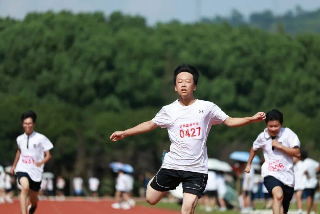 包含运动员们在比赛中释放激情，尽情拼搏的词条