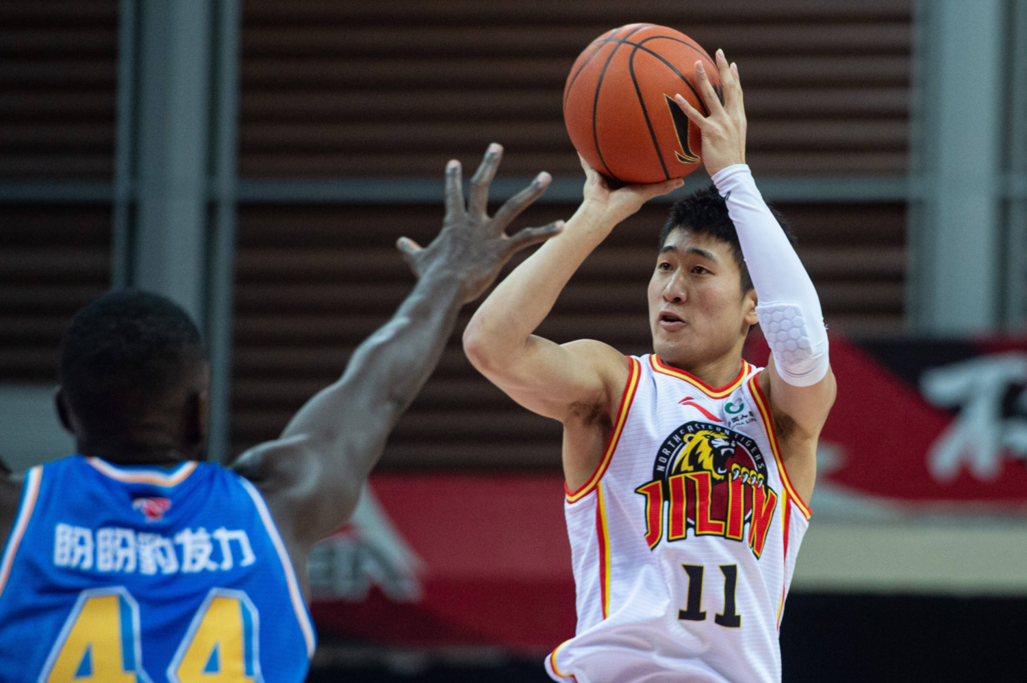 开云体育中国官网-关于鱼腩队年轻球员崭露头角，为球队注入新活力的信息