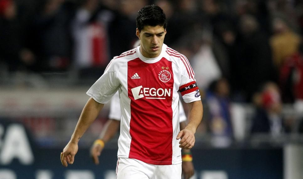 关于阿贾克斯惊艳表现，展现团队精神的信息