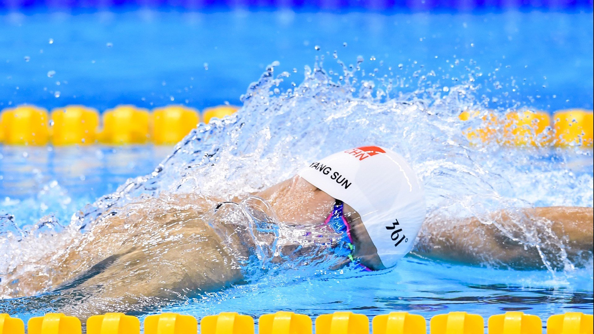 赛道上的王者，周冠宇统治全场，雷诺力克索伯的战术奇迹