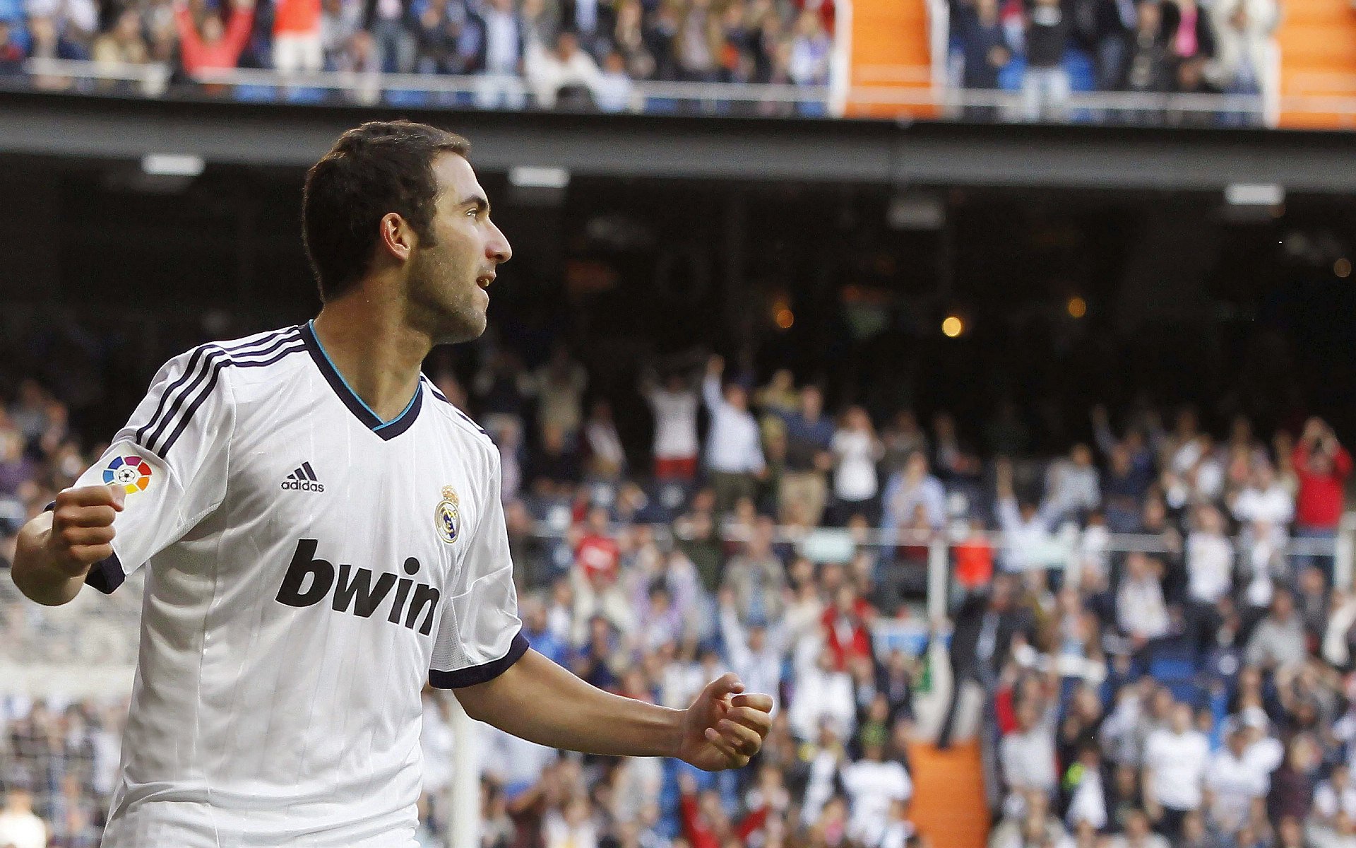 智利翻盘荷兰，迪马利亚刷新纪录的南美风暴