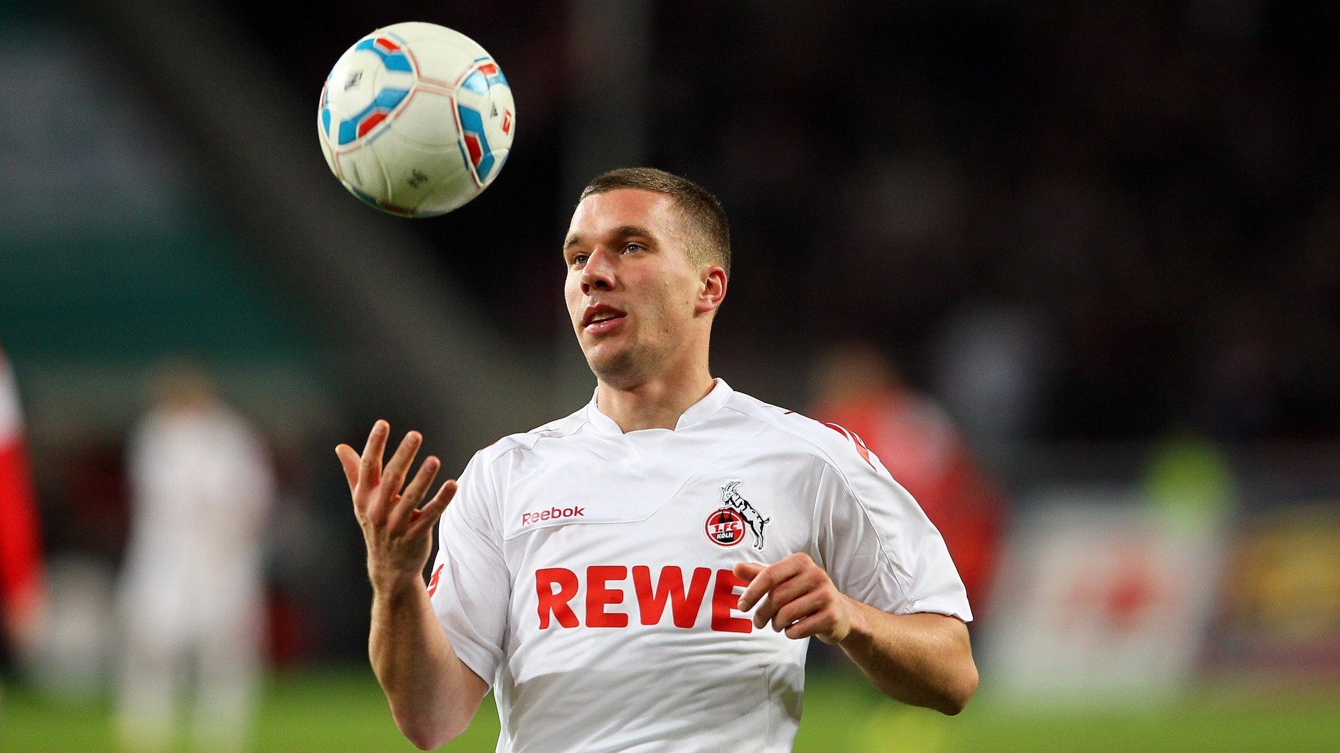 塞恩斯烈火点燃赛场，威廉姆斯毫厘之间险胜索伯